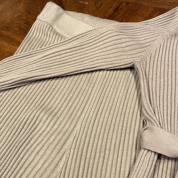 H&M Beige Ribbed Sweater Set - Picture 5 of 13